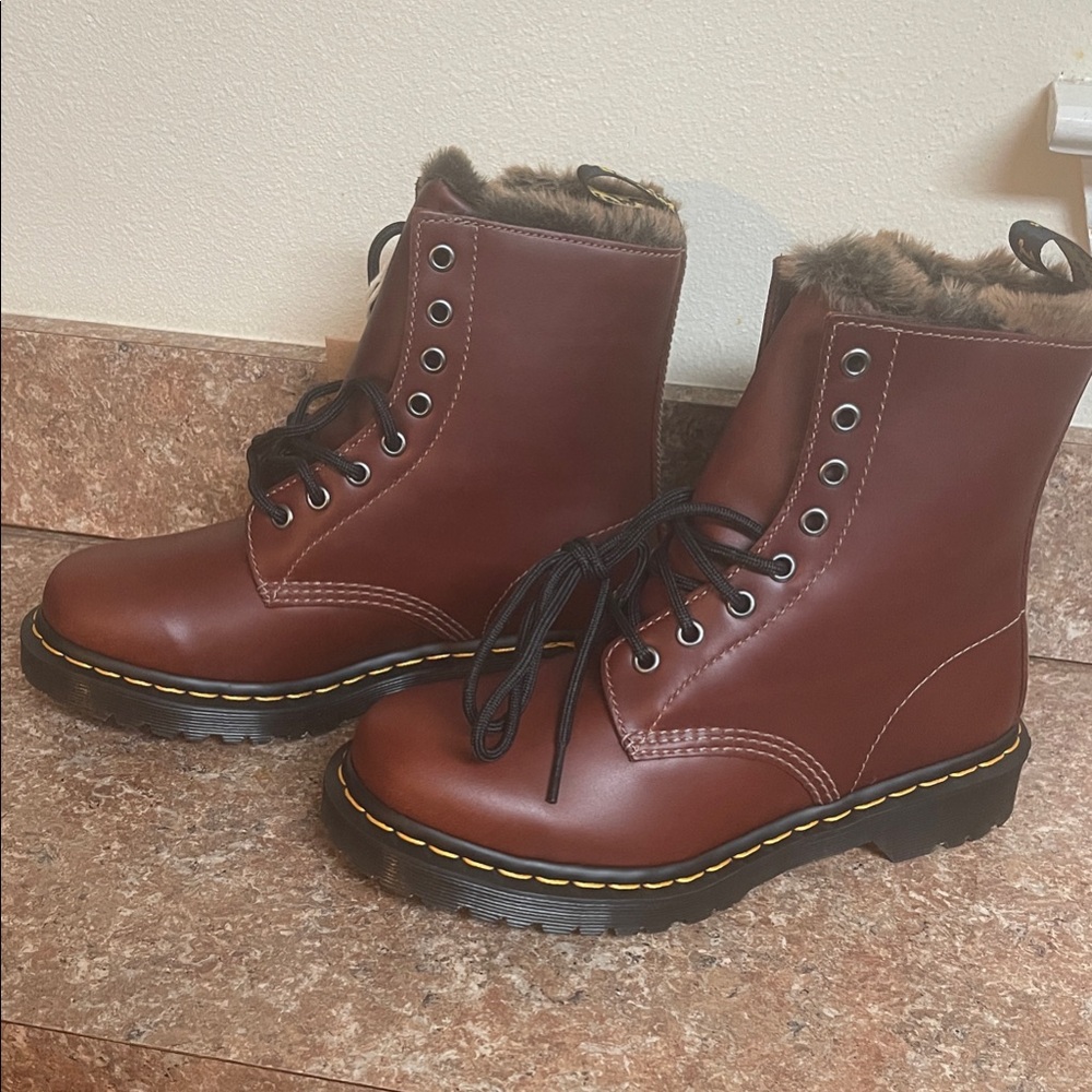 BRAND NEW ** Dr. Martens Brown Leather Lace-Up Combat Boots with Faux Fur Collar